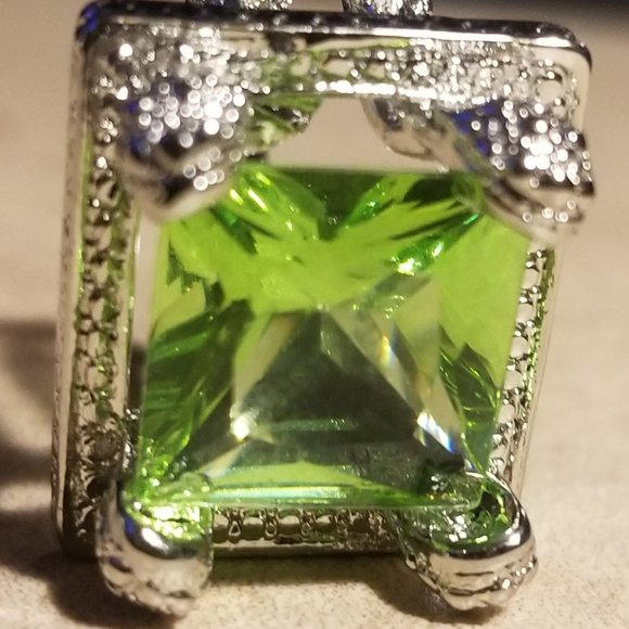 GREEN CRYSTAL RING SIZE 8.5 FREE MATCHING HOOPS!! - Picture 9 of 14